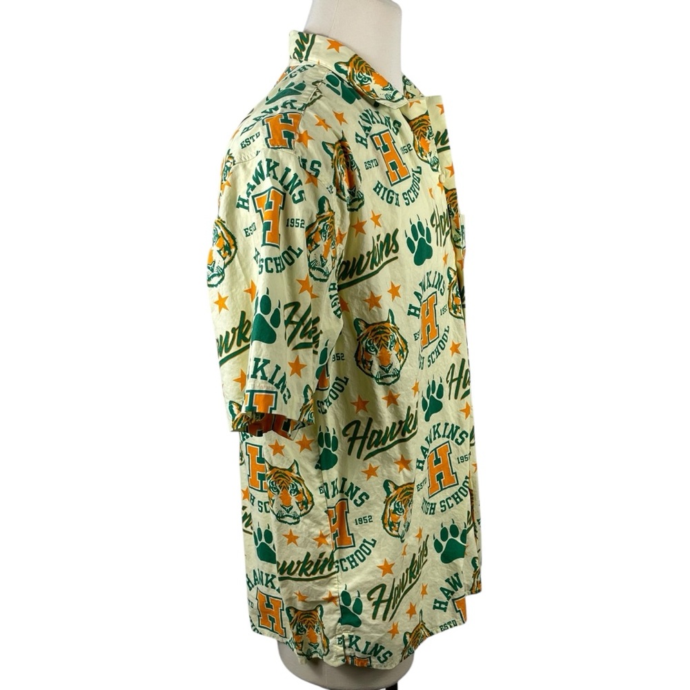 Men's H&M Stranger Things Hawkins High School Short Sleeve Button‎ Down XL 0141 - Picture 4 of 10
